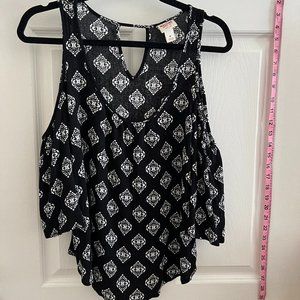 Mossimo Women's Blouse.  Size Medium.